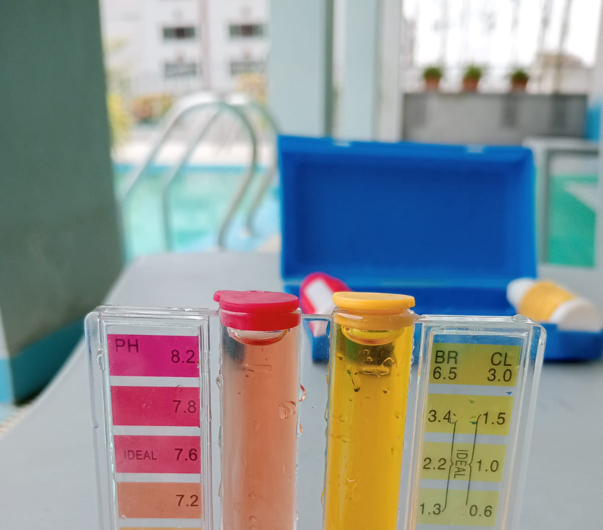 swimmingpool-testing-kit